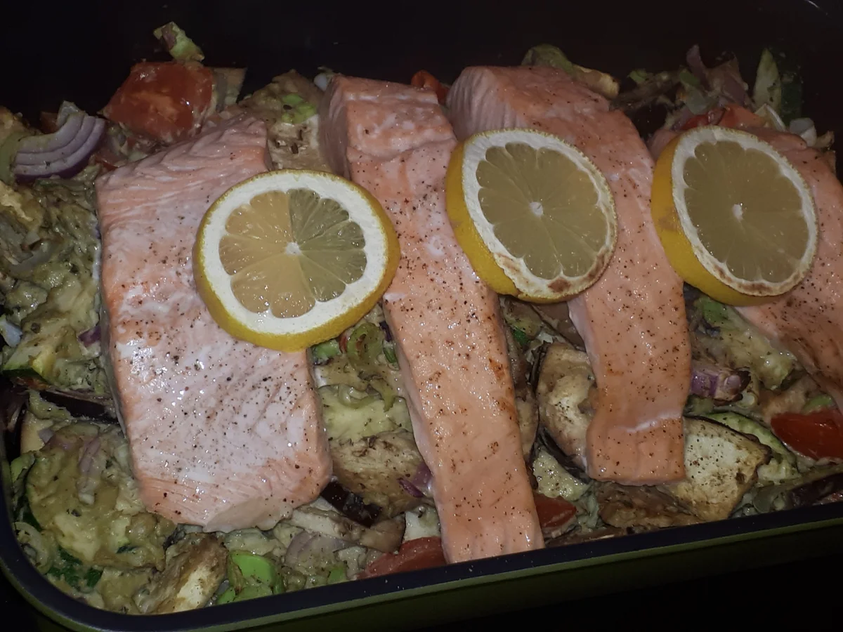 BiNe` S LACHSFILET IM GEMÜSEBETT - Rezept - Bild Nr. 4513