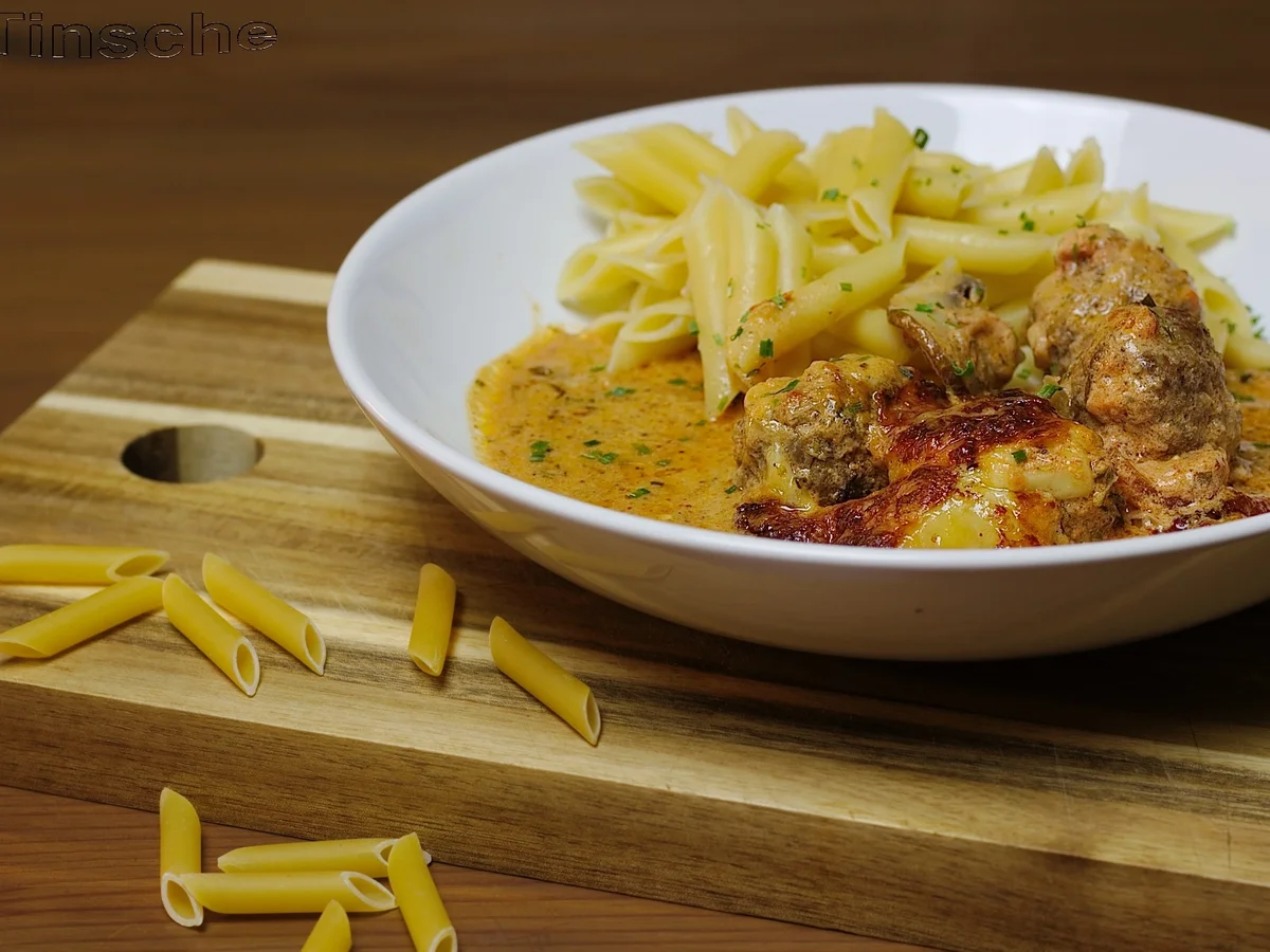 Rezept: Hackbällchen in Tomatensoße -überbacken- Bild Nr. 4558 Hackbällchen in Tomatensoße -überbacken- - Rezept - Bild Nr. 4558