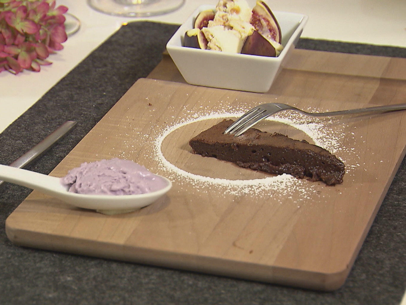 „Dunkle Verführung“ Französische Schoko-Tarte dazu Ziegenkäseeis ...
