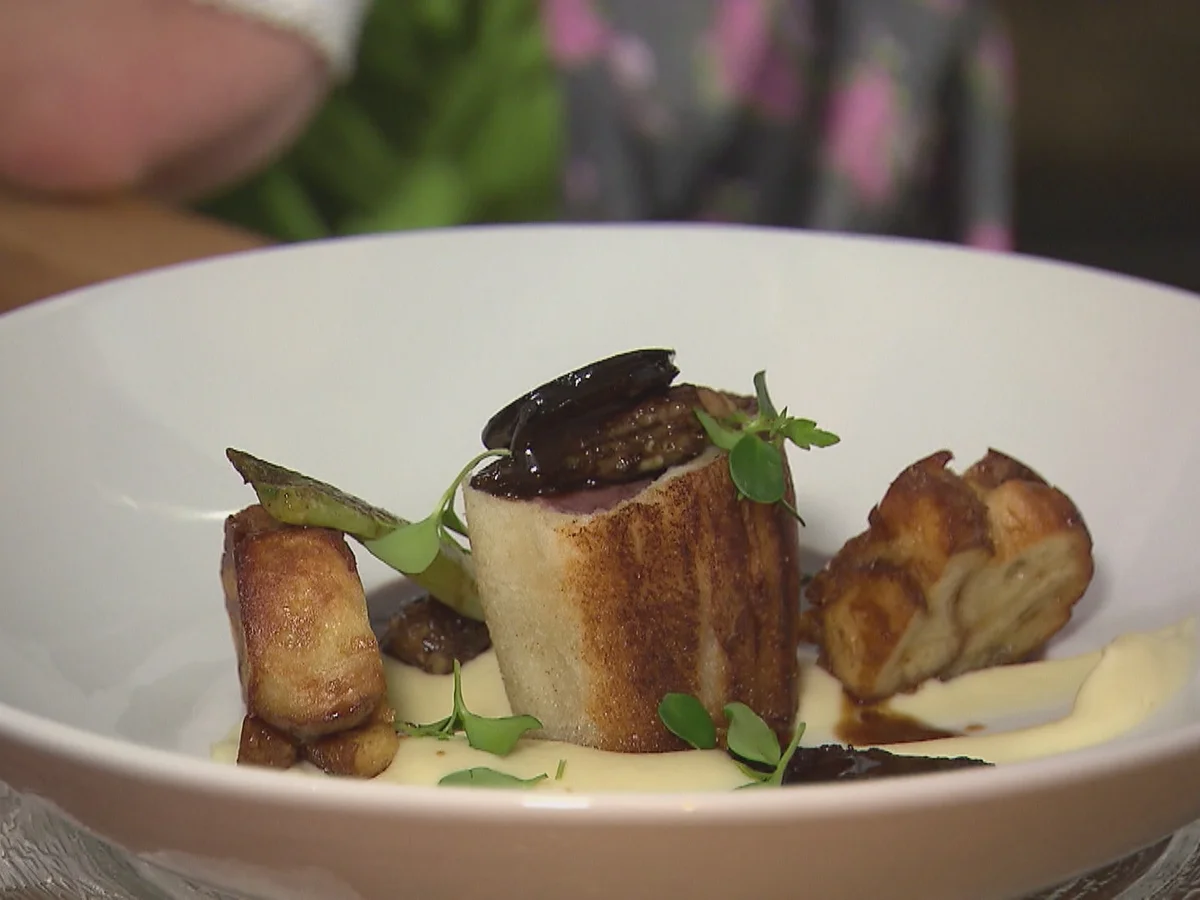 Rezept: BERNRIEDER REH IM BROT SOUS VIDE auf Sellerie Mousseline Bild Nr. 2 BERNRIEDER REH IM BROT SOUS VIDE auf Sellerie Mousseline - Rezept - Bild Nr. 2