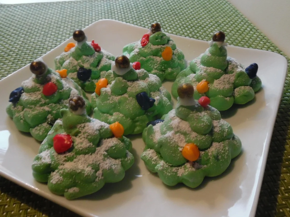 Weihnachtsbäume aus Baiser - Rezept - Bild Nr. 2