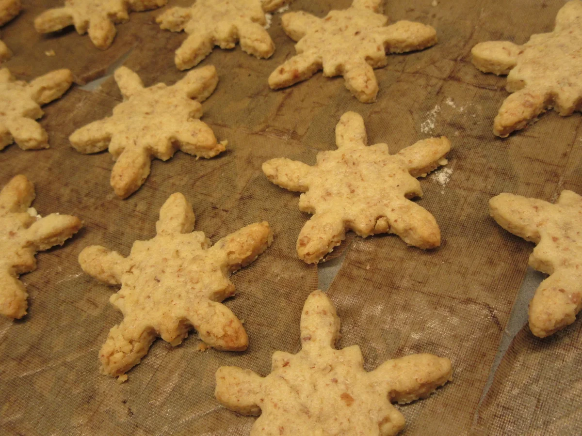 Rezept: Plätzchen: Einfache Nusssterne Bild Nr. 4541 Plätzchen: Einfache Nusssterne - Rezept - Bild Nr. 4541