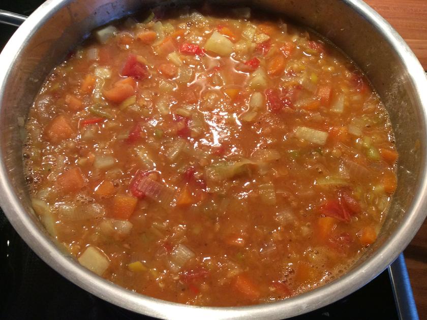 Linsensuppe mit Chili und Gemüse - scharf - Rezept - kochbar.de