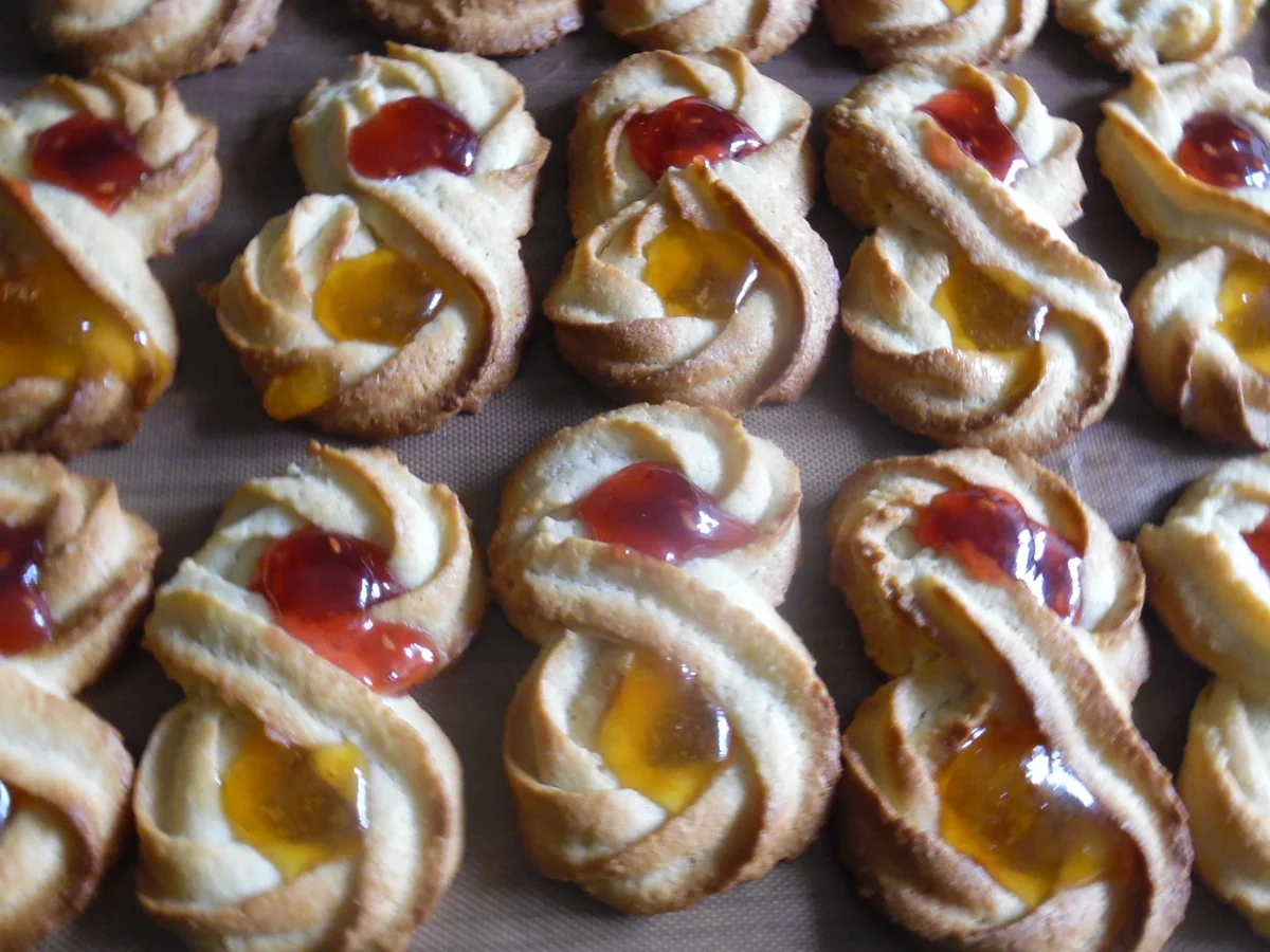 Rezept: Marzipan-Schleifen Bild Nr. 2 Marzipan-Schleifen - Rezept - Bild Nr. 2