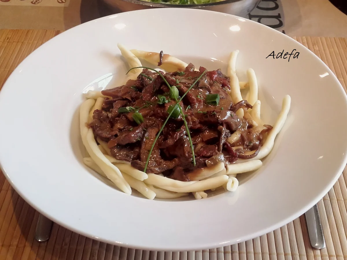 Rezept: Gemischte Pilzsauce mit Rinderstreifen auf Maccheroni al ferreto Bild Nr. 4550 Gemischte Pilzsauce mit Rinderstreifen auf Maccheroni al ferreto - Rezept - Bild Nr. 4550