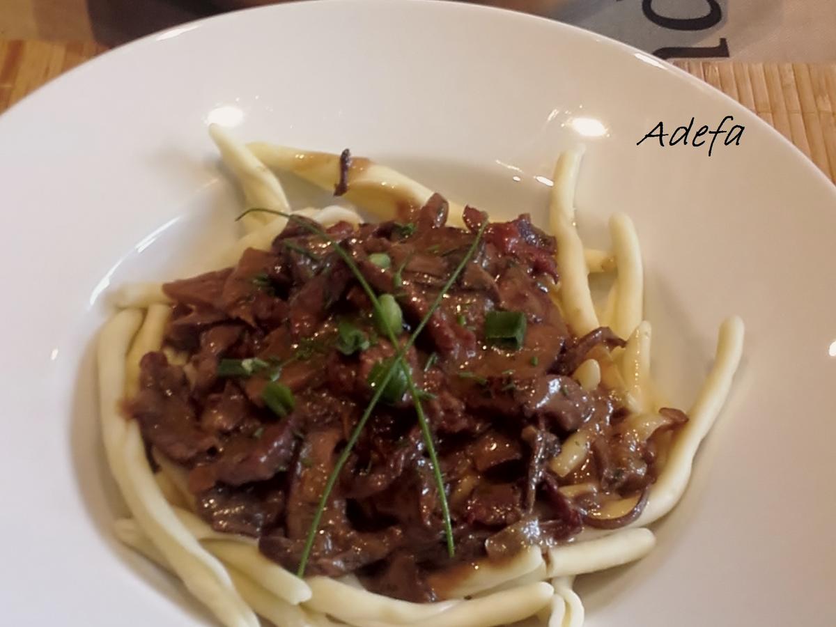 Gemischte Pilzsauce mit Rinderstreifen auf Maccheroni al ferreto ...