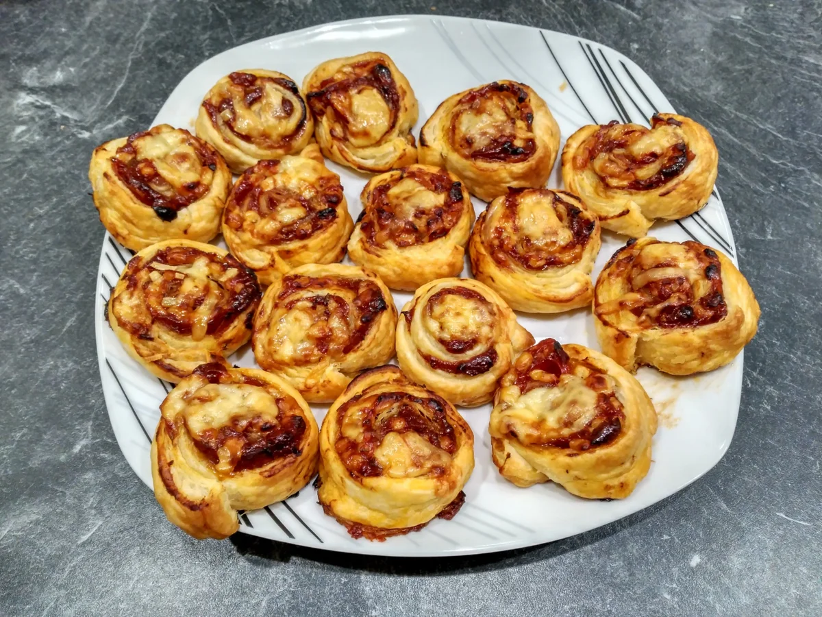 Rezept: Pizzaschnecken aus Blätterteig Bild Nr. 4553 Pizzaschnecken aus Blätterteig - Rezept - Bild Nr. 4553