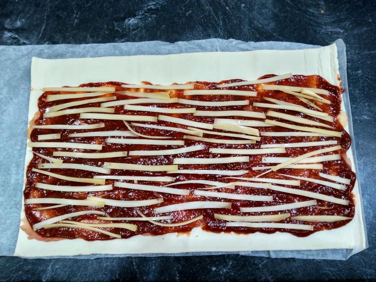 Rezept: Pizzaschnecken aus Blätterteig Bild Nr. 4556 Pizzaschnecken aus Blätterteig - Rezept - Bild Nr. 4556