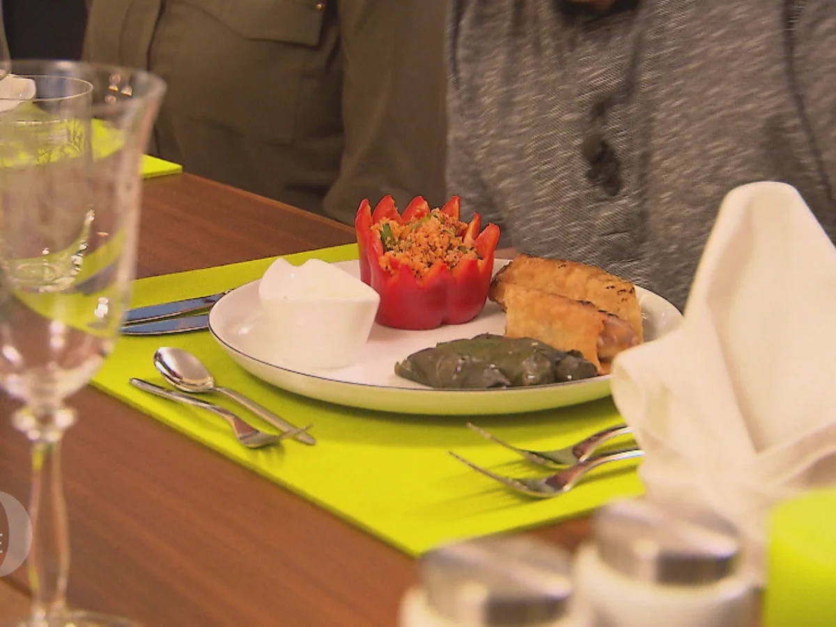 Bulgursalat, Weinblätter, Avei Böregi mit selbstgemachten Yufkablättern - Rezept - Bild Nr. 2