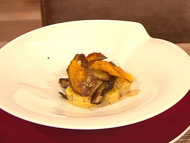 Kartoffelgnocchi mit Steinpilzen und Hokkaido (Damian Hardung) - Rezept - Bild Nr. 2