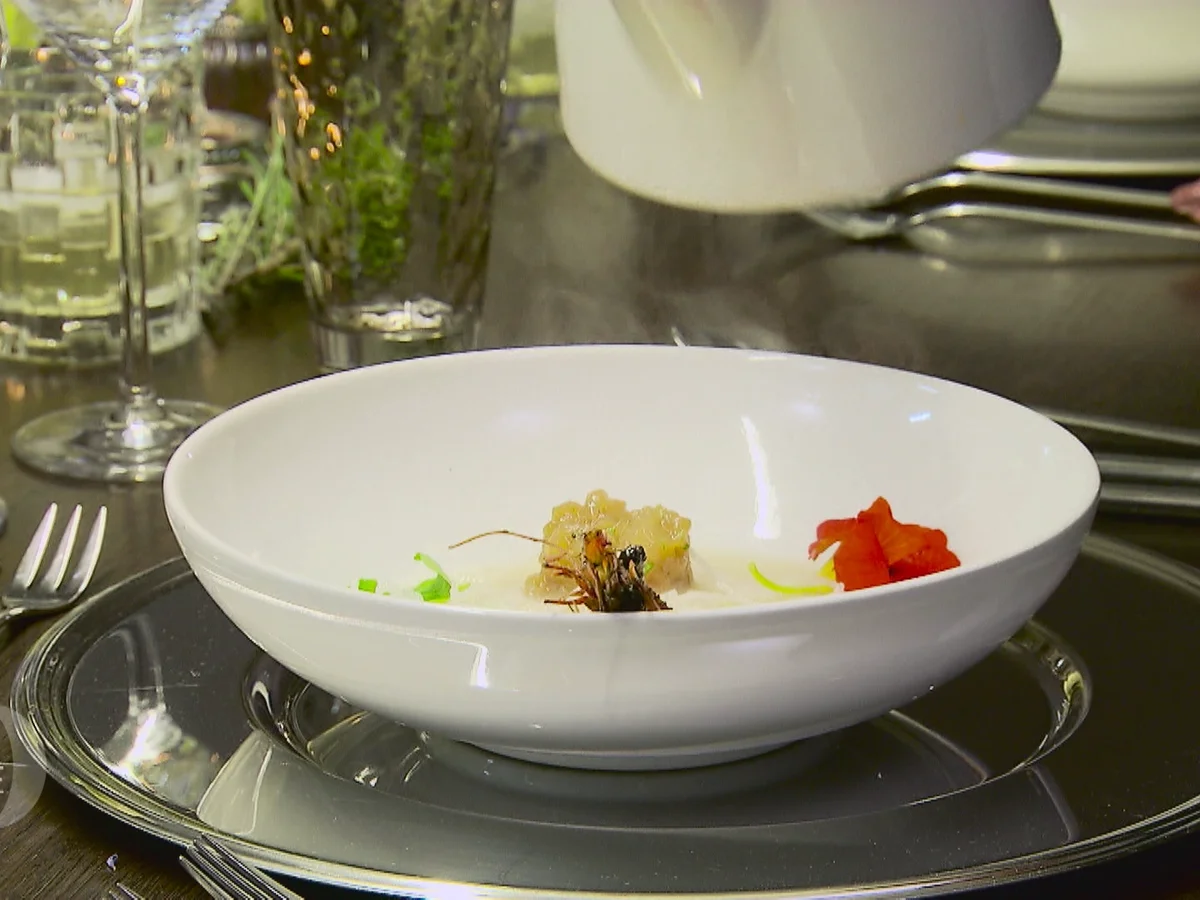 Weiße Tomatensuppe mit Jakobsmuschel-Tatar & Garnele - Rezept - Bild Nr. 4574