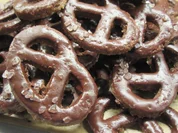 Plätzchen: Schokobrezeln mit Salz - Rezept - Bild Nr. 4586