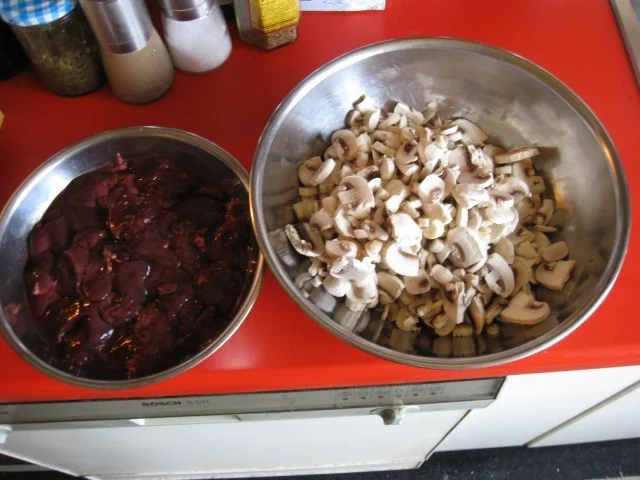 Rezept: Hühnerleber mit Champignons Bild Nr. 4 Hühnerleber mit Champignons - Rezept - Bild Nr. 4