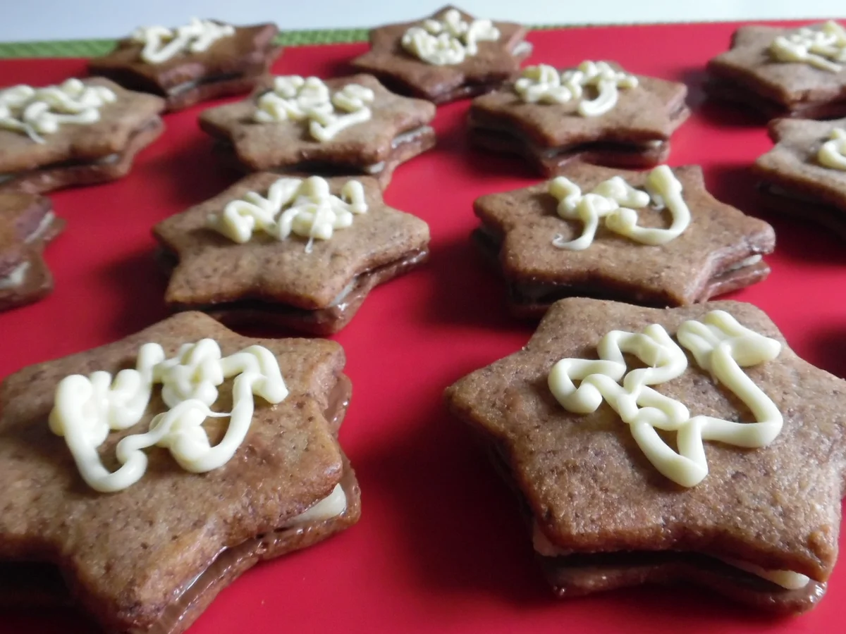 Rezept: Mokka-Sterne mit Marzipanfüllung Bild Nr. 4629 Mokka-Sterne mit Marzipanfüllung - Rezept - Bild Nr. 4629