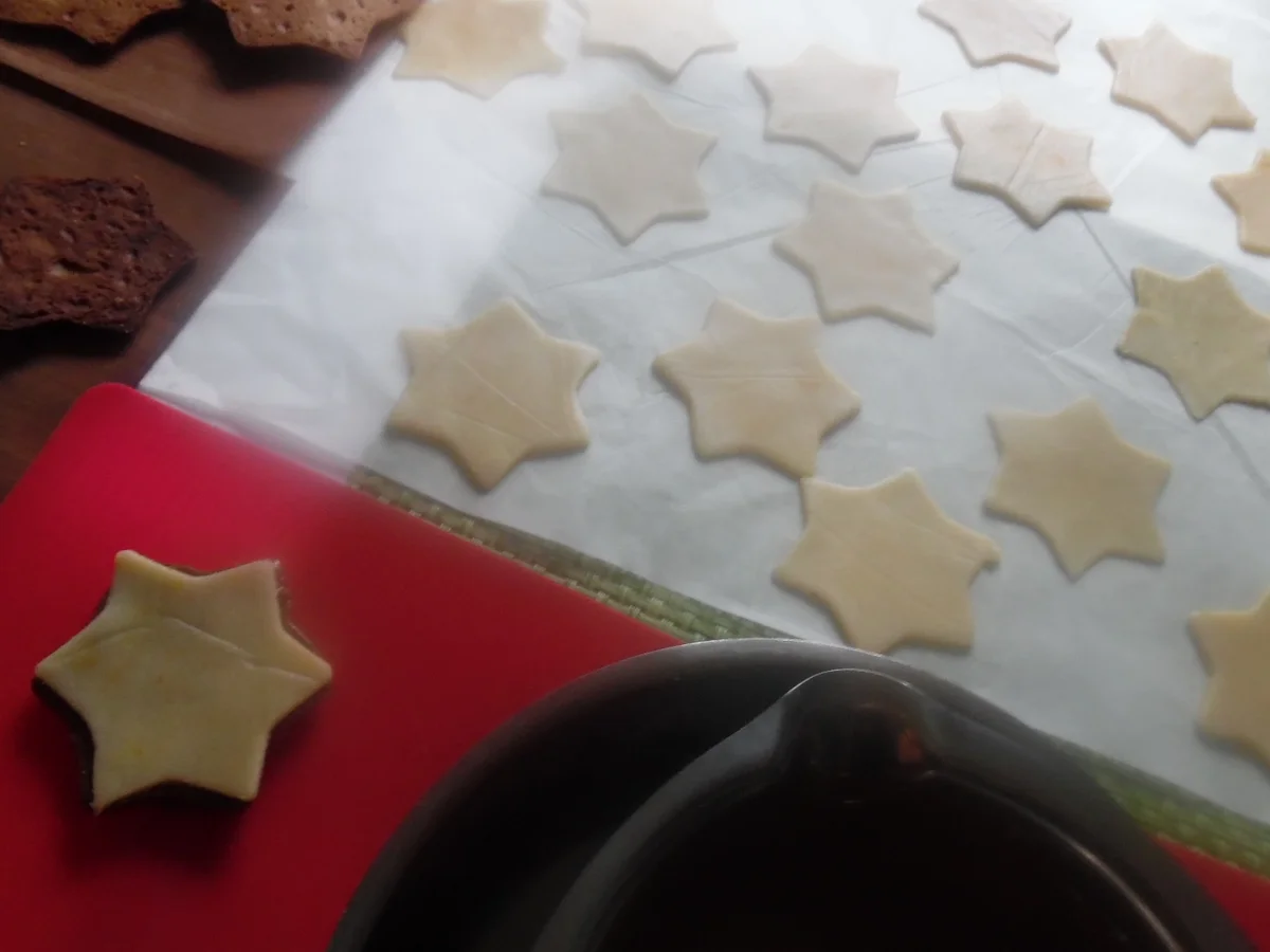 Rezept: Mokka-Sterne mit Marzipanfüllung Bild Nr. 4631 Mokka-Sterne mit Marzipanfüllung - Rezept - Bild Nr. 4631