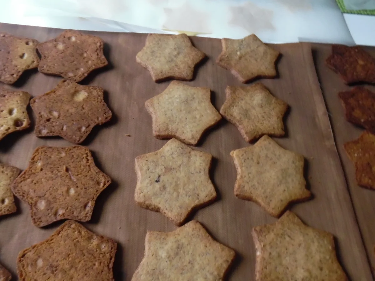 Rezept: Mokka-Sterne mit Marzipanfüllung Bild Nr. 4633 Mokka-Sterne mit Marzipanfüllung - Rezept - Bild Nr. 4633