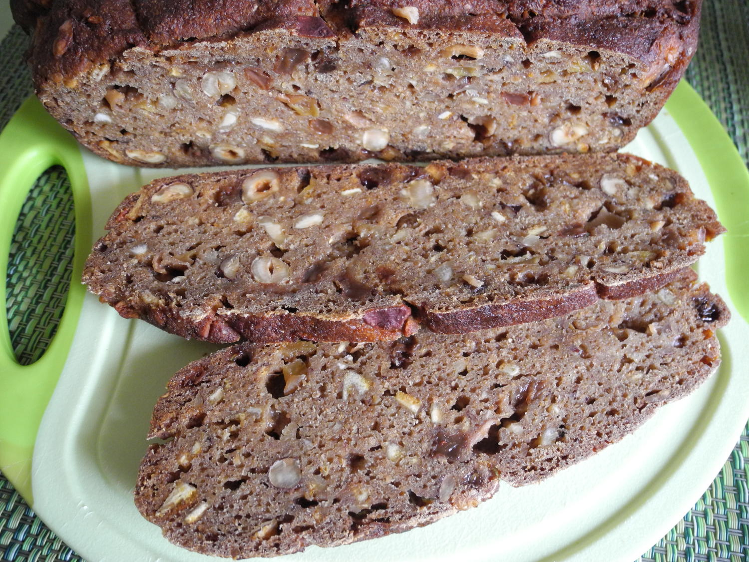 Früchtebrot aus meiner Versuchsküche - Rezept - kochbar.de