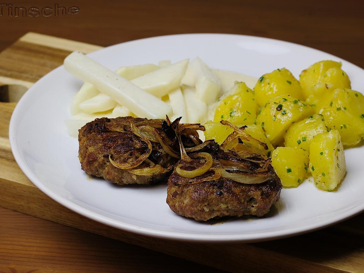 Frikadellen mit Röstzwiebeln, Salzkartoffeln und Rahmkohlrabi - Rezept ...