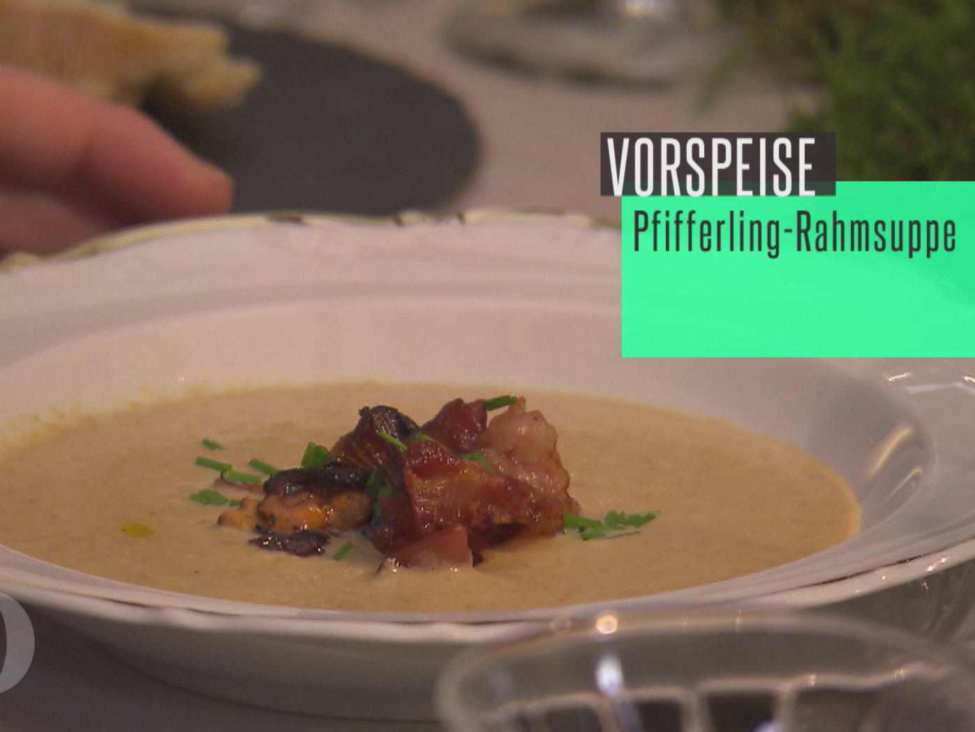 Bilder für Pfifferling-Creme-Suppe mit frischem Baguette - Rezept