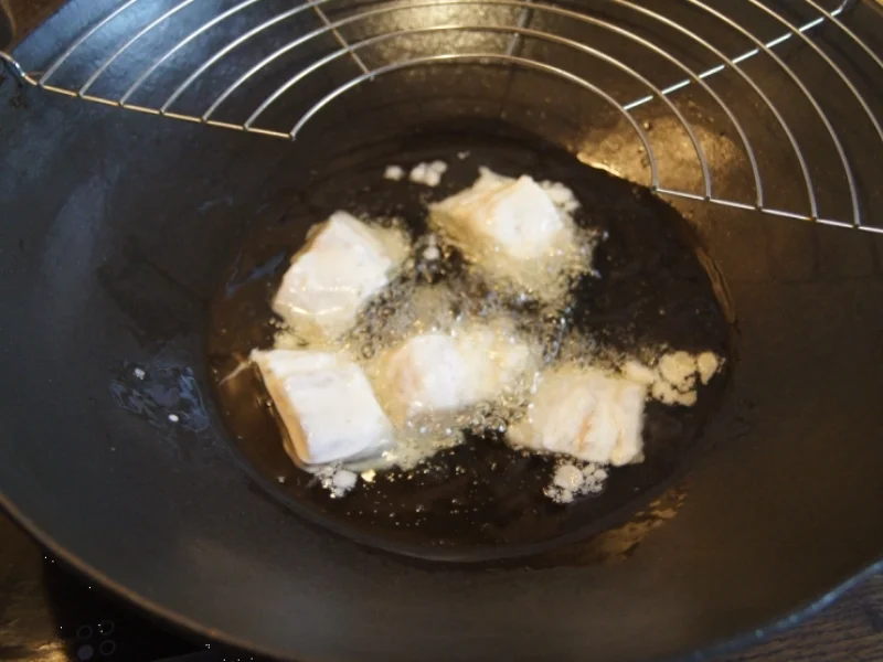 Rezept: Ausgebackenes Seelachsfilet mit Rösti-Ecken und Rahmerbsen Bild Nr. 4632 Ausgebackenes Seelachsfilet mit Rösti-Ecken und Rahmerbsen - Rezept - Bild Nr. 4632