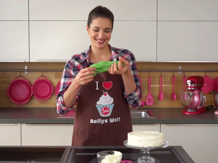 Rezept: 'Sally backt': Eule in Polizeiuniform Bild Nr. 4630 'Sally backt': Eule in Polizeiuniform - Rezept - Bild Nr. 4630