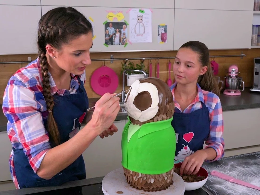 Rezept: 'Sally backt': Eule in Polizeiuniform Bild Nr. 4632 'Sally backt': Eule in Polizeiuniform - Rezept - Bild Nr. 4632