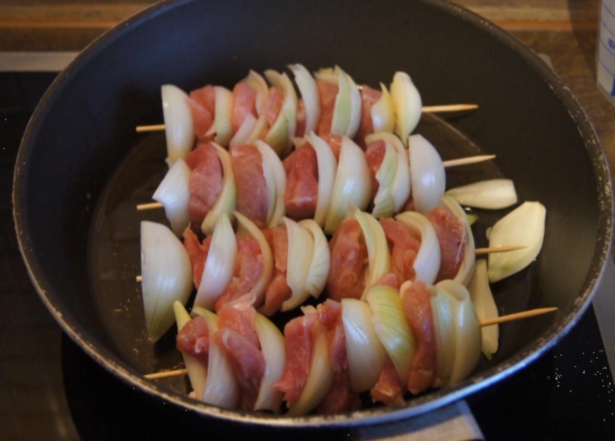 Schweinefiletspieße mit Zwiebeln und Djuvec-Reis - Rezept - Bild Nr. 4651