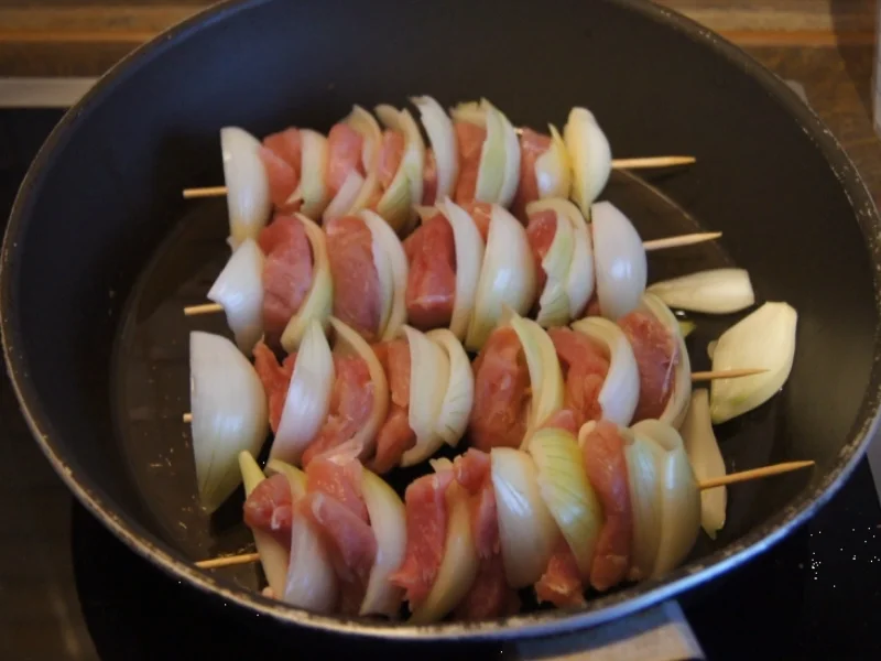 Schweinefiletspieße mit Zwiebeln und Djuvec-Reis - Rezept - Bild Nr. 4651