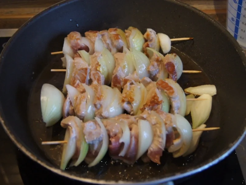 Schweinefiletspieße mit Zwiebeln und Djuvec-Reis - Rezept - Bild Nr. 4652