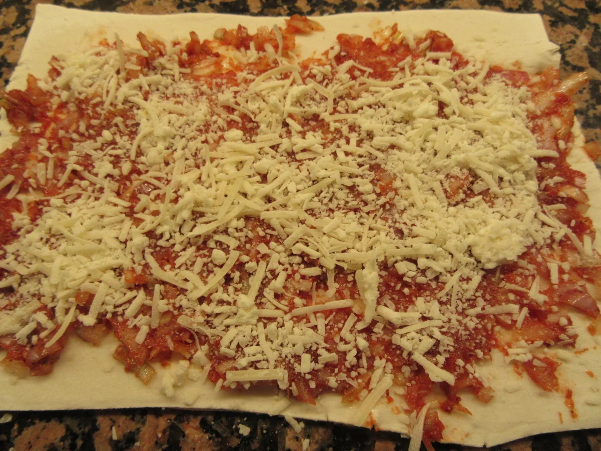 Rezept: Pikantes Backen: Blätterteig-Quiche mit Parmesanstreuseln Bild Nr. 4648 Pikantes Backen: Blätterteig-Quiche mit Parmesanstreuseln - Rezept - Bild Nr. 4648