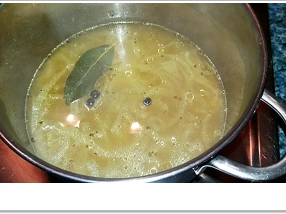 Kartoffelsuppe mit Würstchen & mit Crème fraîche verfeinert - Rezept - Bild Nr. 4650