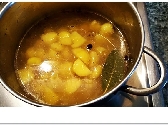 Kartoffelsuppe mit Würstchen & mit Crème fraîche verfeinert - Rezept - Bild Nr. 4651