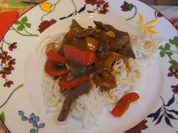 Rindfleisch mit Gemüse im Wok und Weizennudeln - Rezept - Bild Nr. 4649