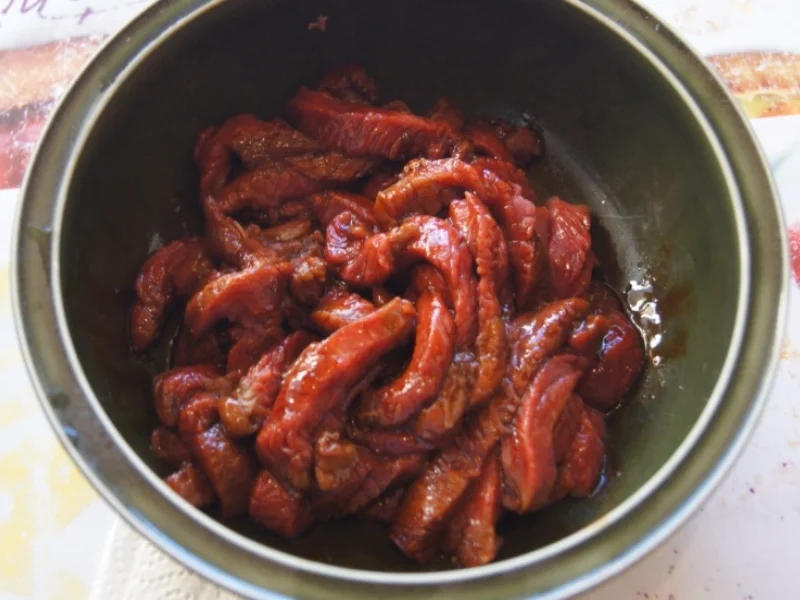 Rindfleisch mit Gemüse im Wok und Weizennudeln - Rezept - Bild Nr. 4653