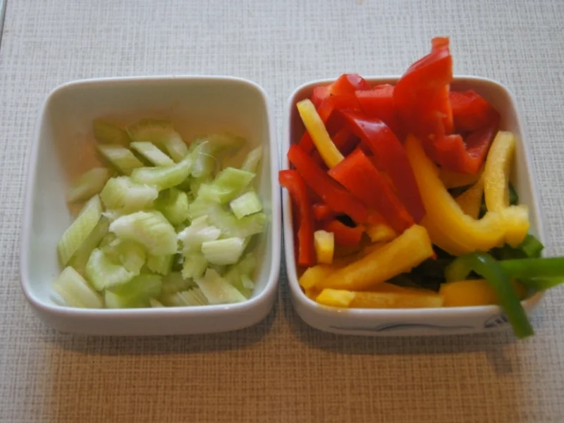 Rindfleisch mit Gemüse im Wok und Weizennudeln - Rezept - Bild Nr. 4656