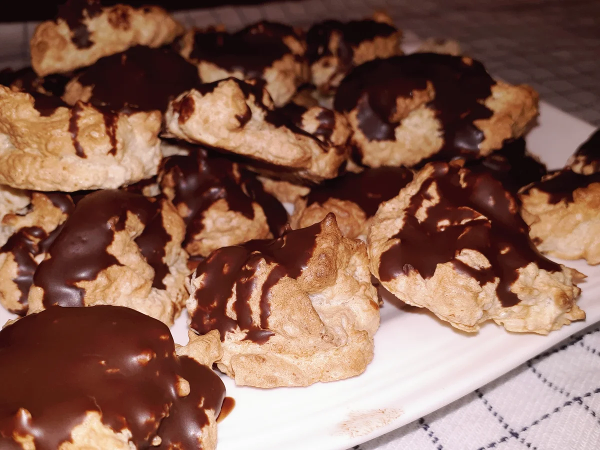 Rezept: BiNe` S QUARK - KOKOSMAKRONEN MIT SCHOKOLADE Bild Nr. 4658 BiNe` S QUARK - KOKOSMAKRONEN MIT SCHOKOLADE - Rezept - Bild Nr. 4658