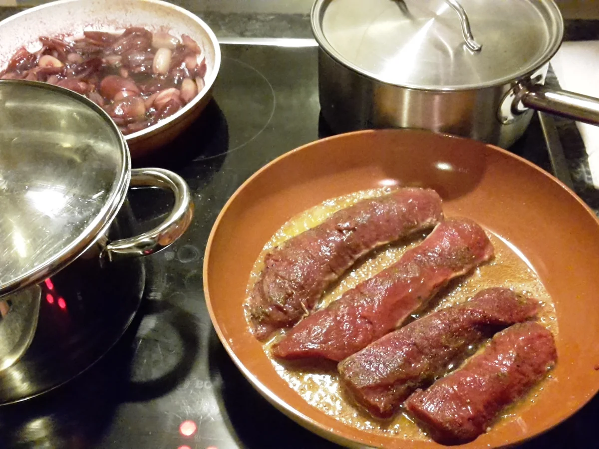 Rezept: Rehrücken mit Rotweinschalotten Bild Nr. 4656 Rehrücken mit Rotweinschalotten - Rezept - Bild Nr. 4656