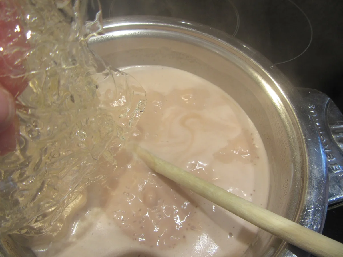 Rezept: Backen: Weihnachtliche Biskuitrolle mit Glühwein-Pannacotta Bild Nr. 4670 Backen: Weihnachtliche Biskuitrolle mit Glühwein-Pannacotta - Rezept - Bild Nr. 4670