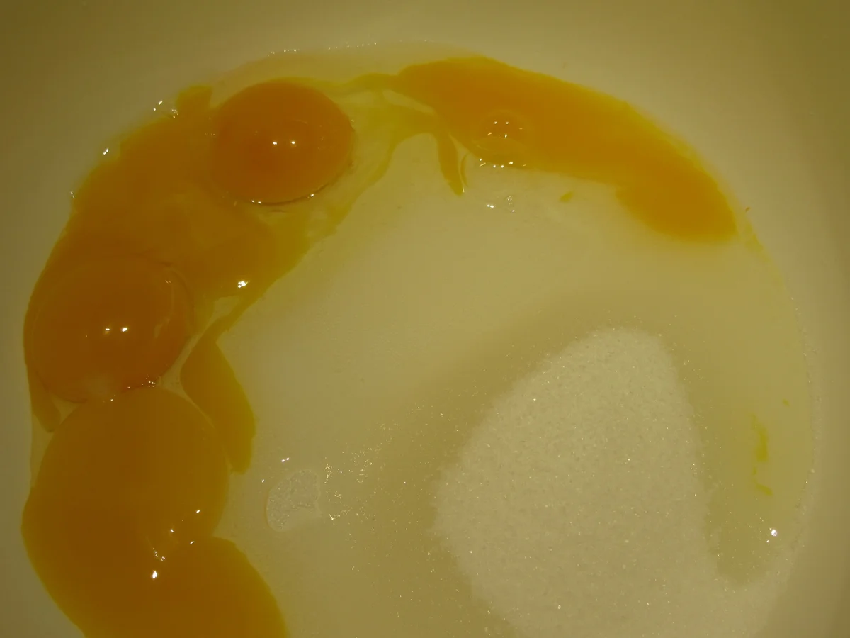 Rezept: Backen: Weihnachtliche Biskuitrolle mit Glühwein-Pannacotta Bild Nr. 4671 Backen: Weihnachtliche Biskuitrolle mit Glühwein-Pannacotta - Rezept - Bild Nr. 4671