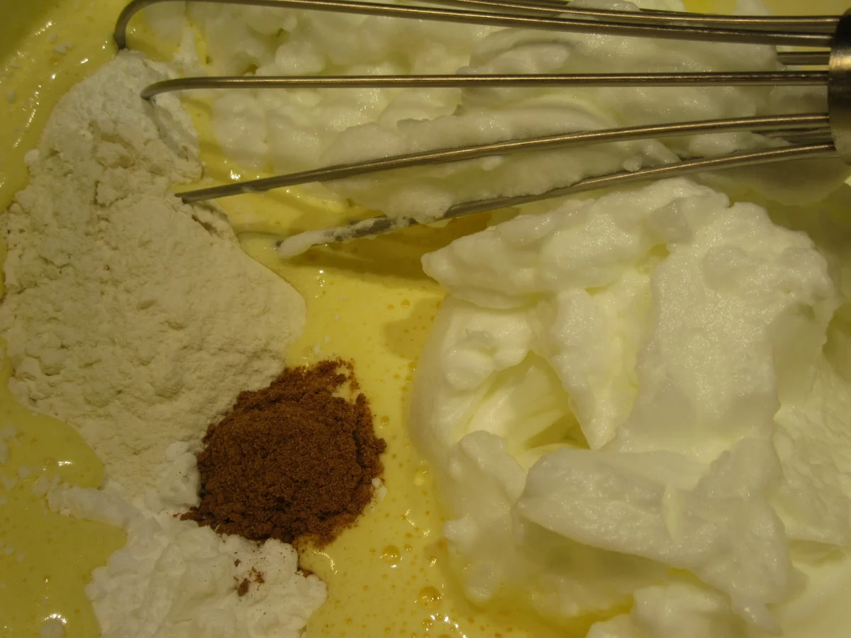 Rezept: Backen: Weihnachtliche Biskuitrolle mit Glühwein-Pannacotta Bild Nr. 4672 Backen: Weihnachtliche Biskuitrolle mit Glühwein-Pannacotta - Rezept - Bild Nr. 4672