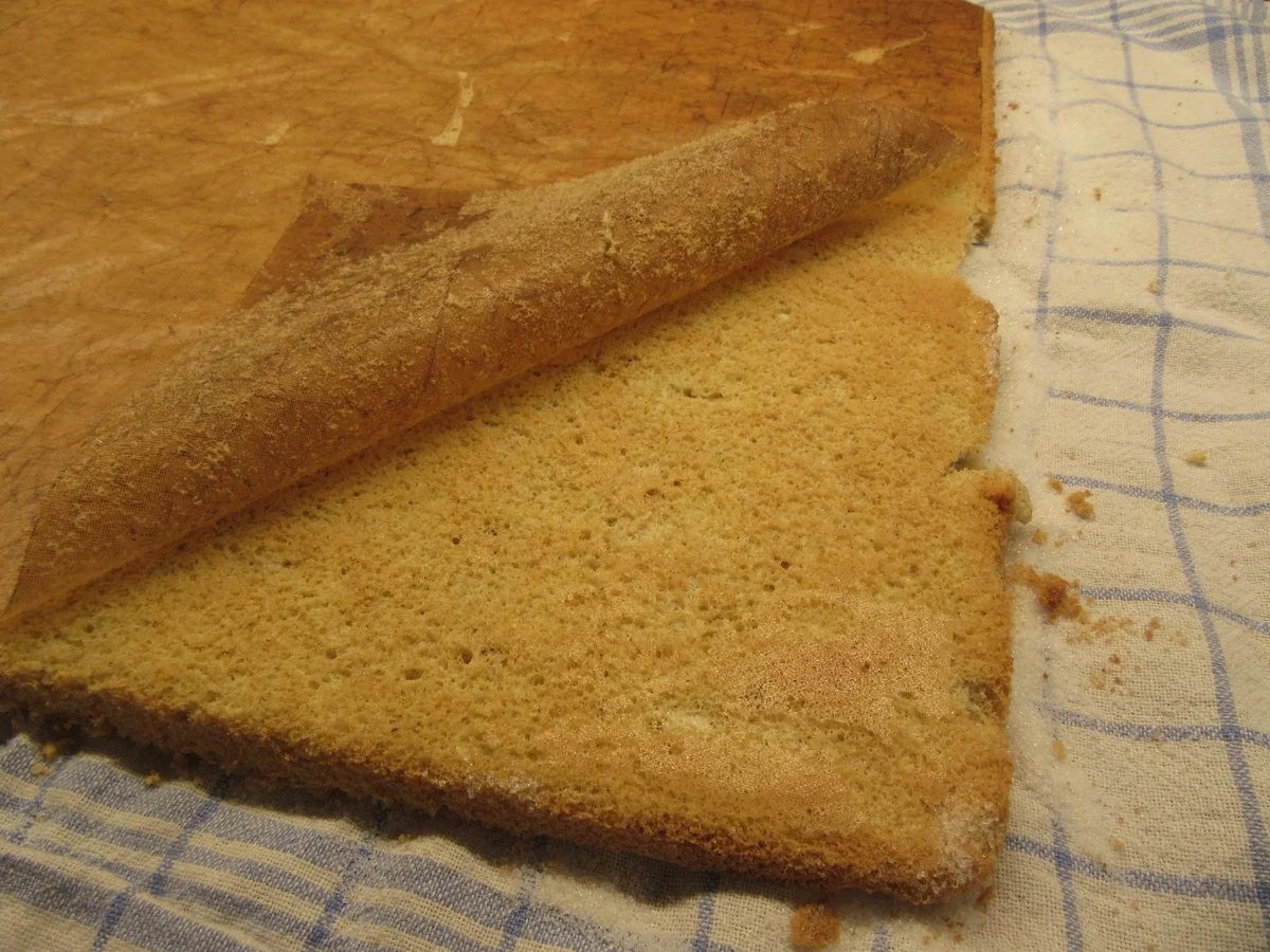 Rezept: Backen: Weihnachtliche Biskuitrolle mit Glühwein-Pannacotta Bild Nr. 4675 Backen: Weihnachtliche Biskuitrolle mit Glühwein-Pannacotta - Rezept - Bild Nr. 4675