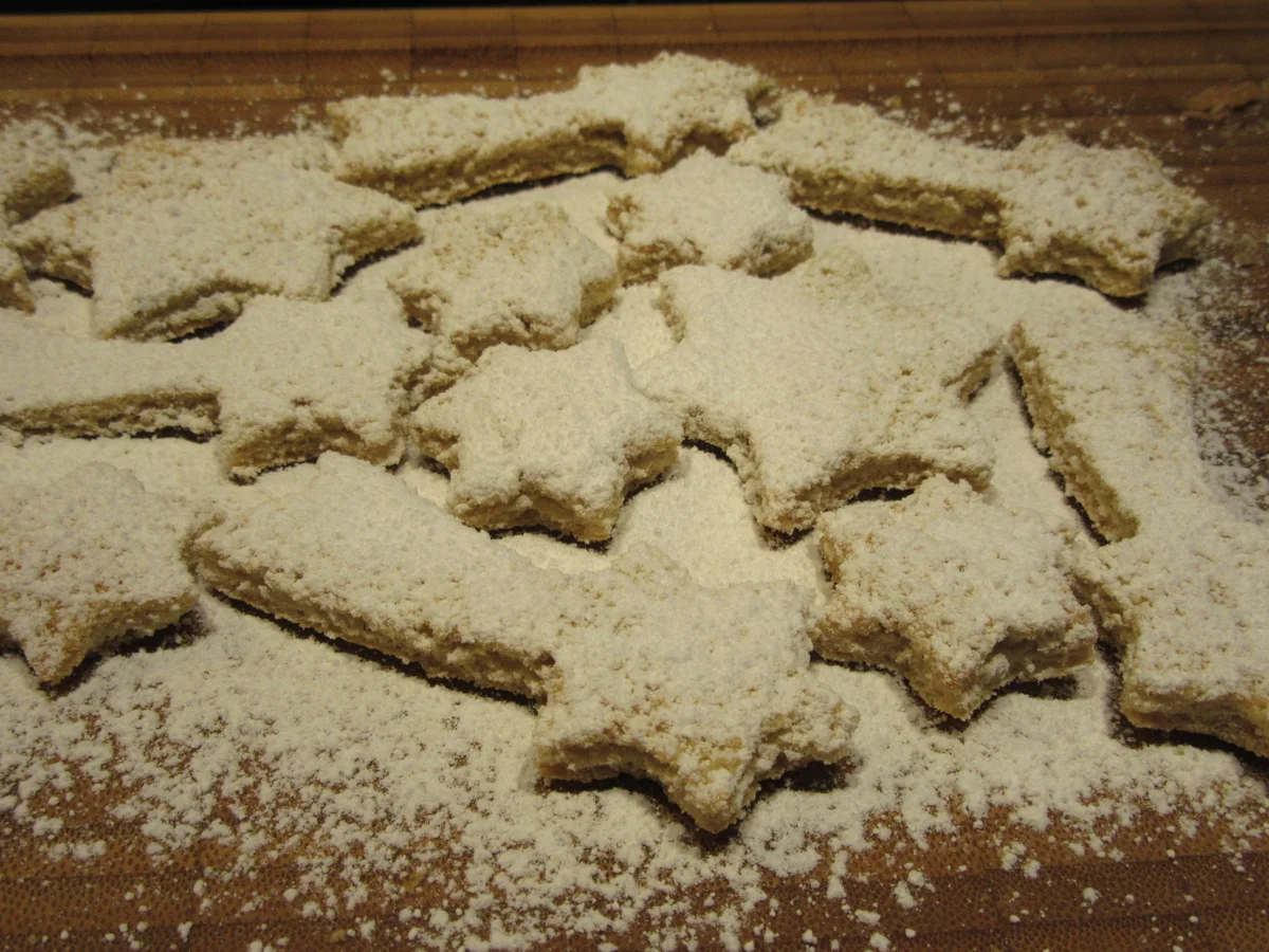 Rezept: Backen: Weihnachtliche Biskuitrolle mit Glühwein-Pannacotta Bild Nr. 4679 Backen: Weihnachtliche Biskuitrolle mit Glühwein-Pannacotta - Rezept - Bild Nr. 4679