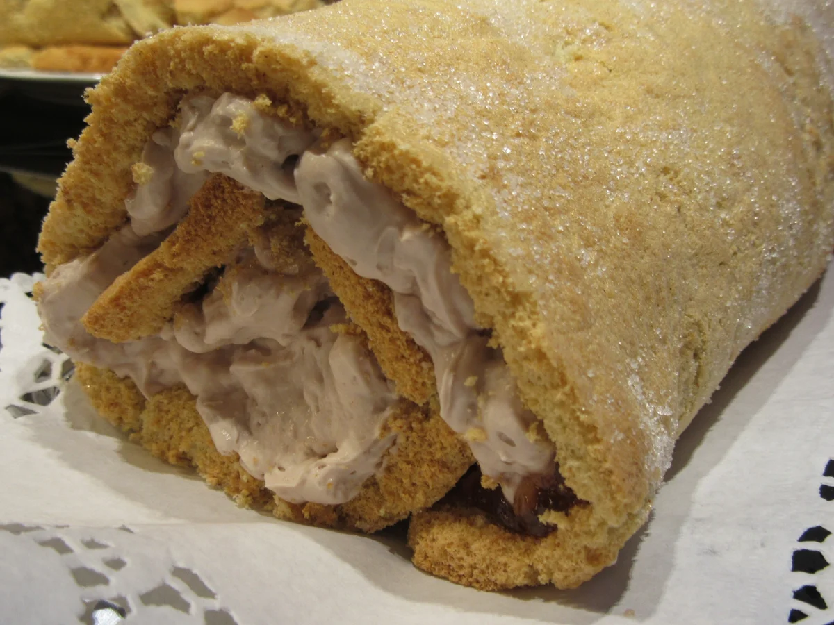 Rezept: Backen: Weihnachtliche Biskuitrolle mit Glühwein-Pannacotta Bild Nr. 4681 Backen: Weihnachtliche Biskuitrolle mit Glühwein-Pannacotta - Rezept - Bild Nr. 4681