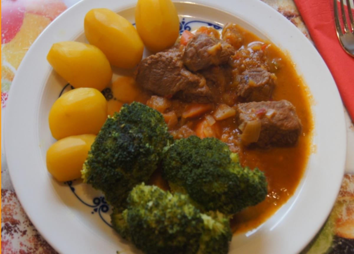 Rindergulasch ( Suppe )  mit Gemüsemix, Brokkoli und Kartoffeln - Rezept - Bild Nr. 4693