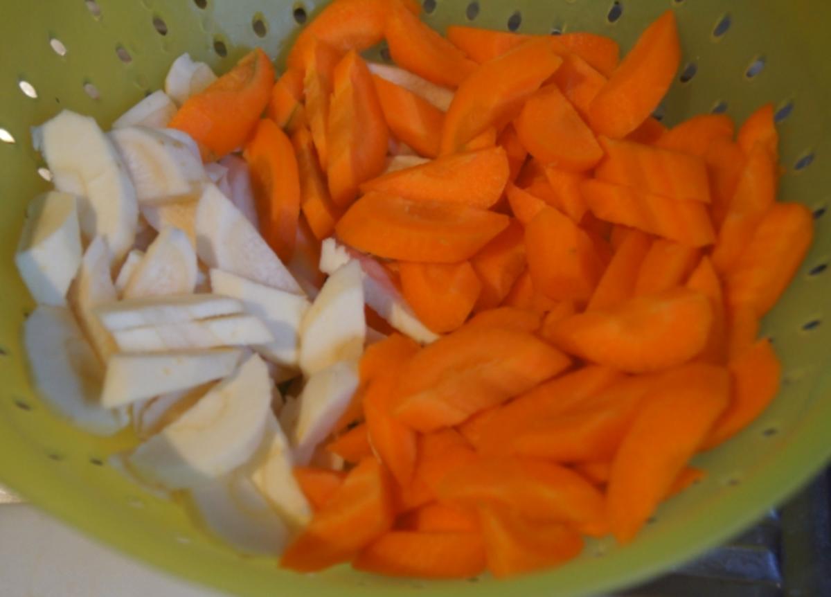 Rindergulasch ( Suppe )  mit Gemüsemix, Brokkoli und Kartoffeln - Rezept - Bild Nr. 4711