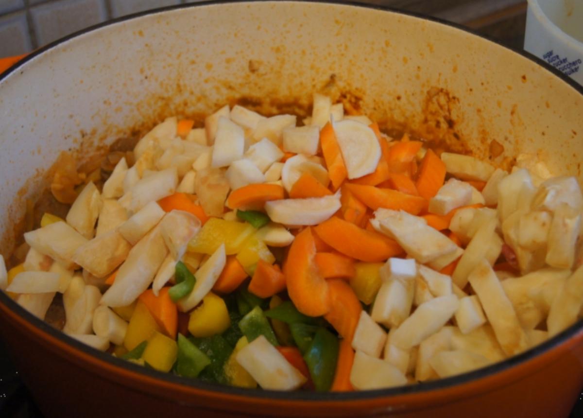 Rindergulasch ( Suppe )  mit Gemüsemix, Brokkoli und Kartoffeln - Rezept - Bild Nr. 4715