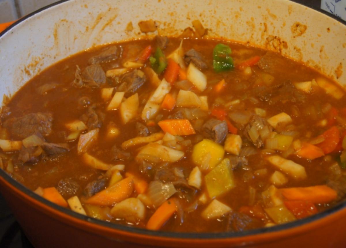 Rindergulasch ( Suppe )  mit Gemüsemix, Brokkoli und Kartoffeln - Rezept - Bild Nr. 4716