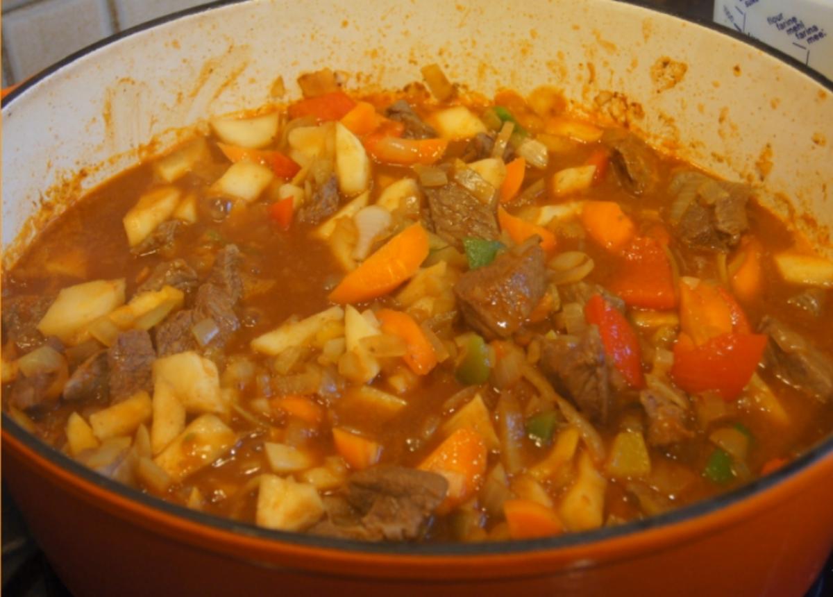 Rindergulasch ( Suppe )  mit Gemüsemix, Brokkoli und Kartoffeln - Rezept - Bild Nr. 4717