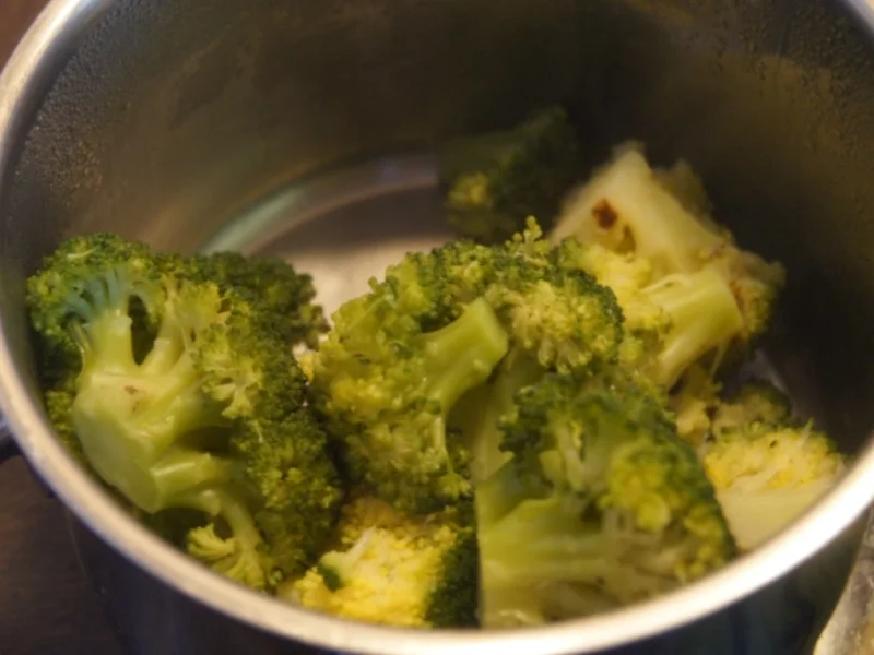 Rindergulasch ( Suppe )  mit Gemüsemix, Brokkoli und Kartoffeln - Rezept - Bild Nr. 4723