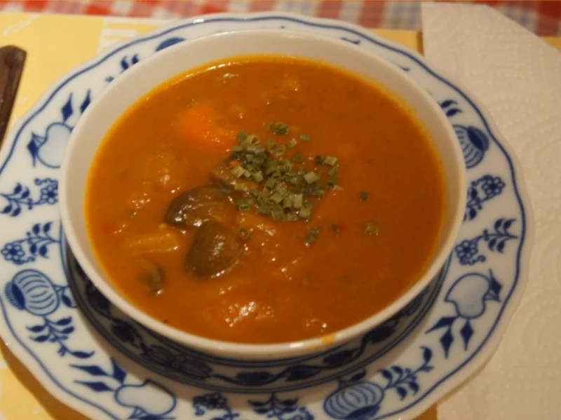 Rindergulasch ( Suppe )  mit Gemüsemix, Brokkoli und Kartoffeln - Rezept - Bild Nr. 4727